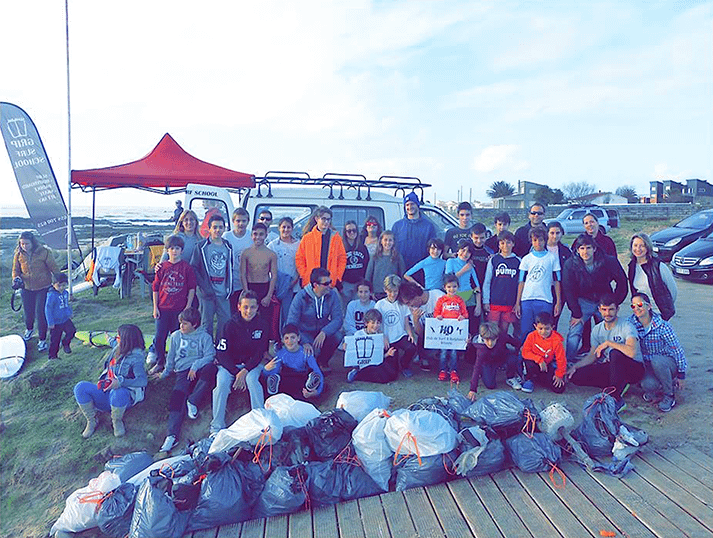 Limpieza de playa en Corrubedo Grip surf School Playa ladeira Ribeira